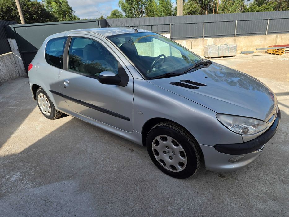 Peugeot 206 1.1 Gasolina - Ano 2004 - Nacional