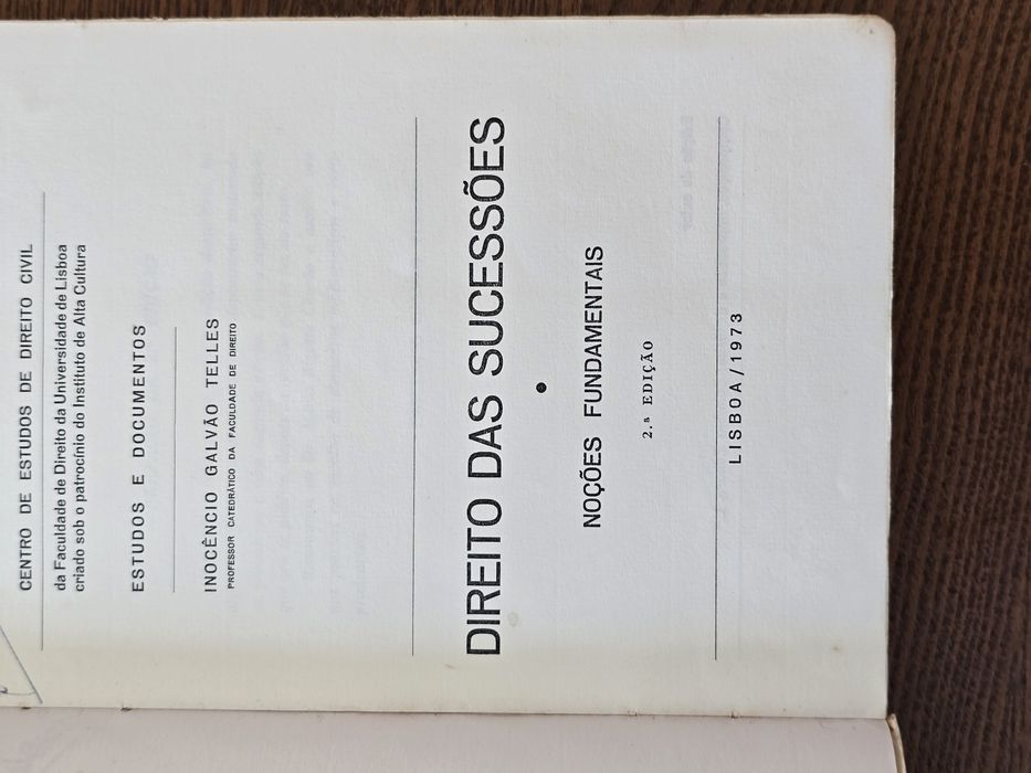 Legal Books / Law / 1 = €2.50 / 10 = €2064286382907778124