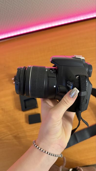 Canon eos1100d ( дзеркальний фотоапрат )ідельно підійде для новачка