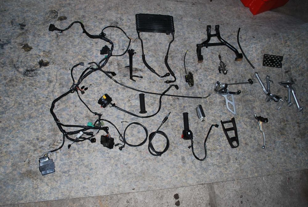 SUZUKI BANDIT 2009 część owiewki silnik lagi koło