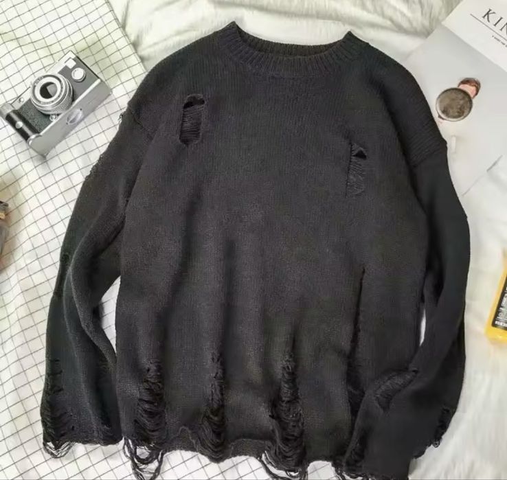 Свитер с потертостями