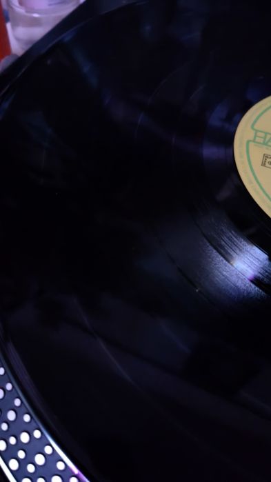 The 
Fisherman's  Blues

Pink Floyd 
Masters of rock 
Capas e discos muito bom estado 
45€
Musica Brasileira 
Capas bom estado 
Discos como novos
20€