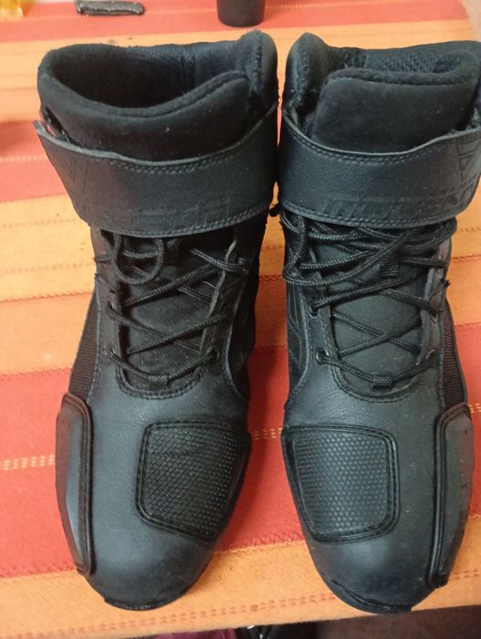 Botas  motomodeka
