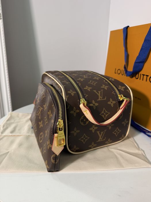 Косметичка LV dopp kit