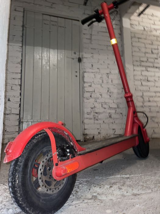 Hulajnoga elektryczna FIAT czerwony