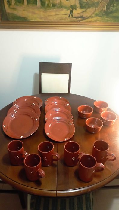 Conjunto de loiça de barro
