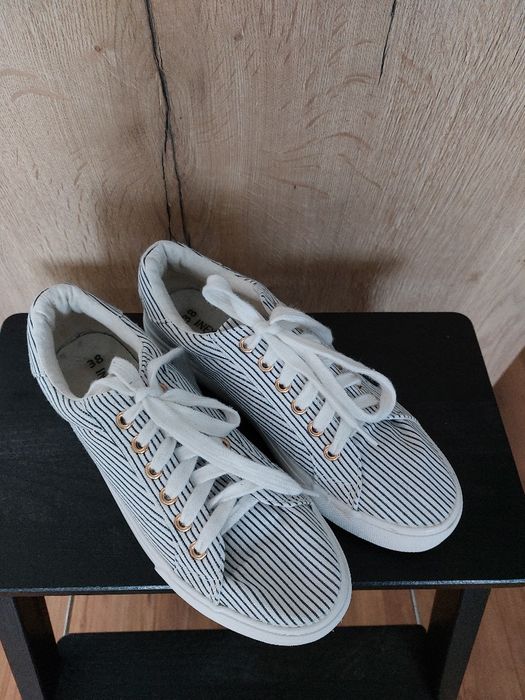 Trampki rozmiar 38