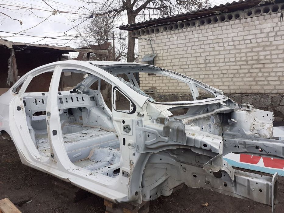 Детали кузова ланджерон, четверть, порог на Форд фиеста, Ford Fiesta