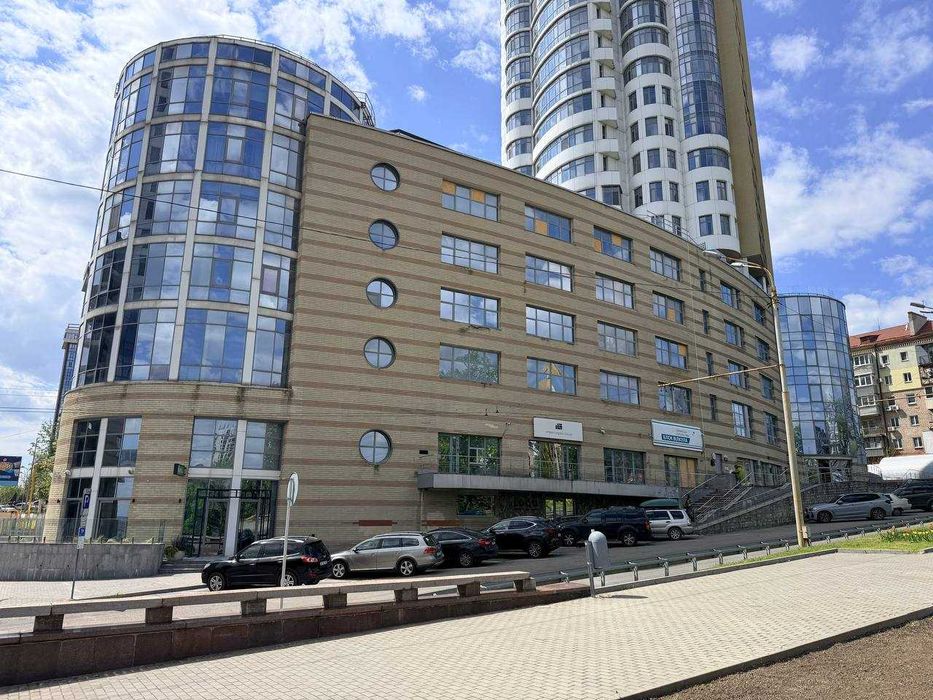 Продаж офісу 691 м² з орендарем у центрі Дніпра | пр. Яворницького | вид на річку