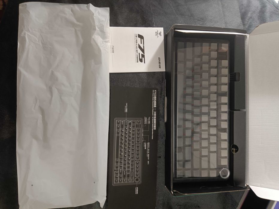 Комплект: Механічна клавіатура AULA F75, пак кейкапів, кабель Keychron