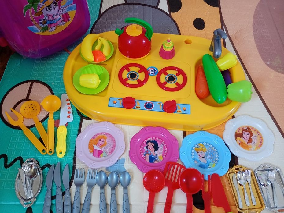 Набір посудки, плита,кухня ,тарілочки фрукти,овочі ,чайник