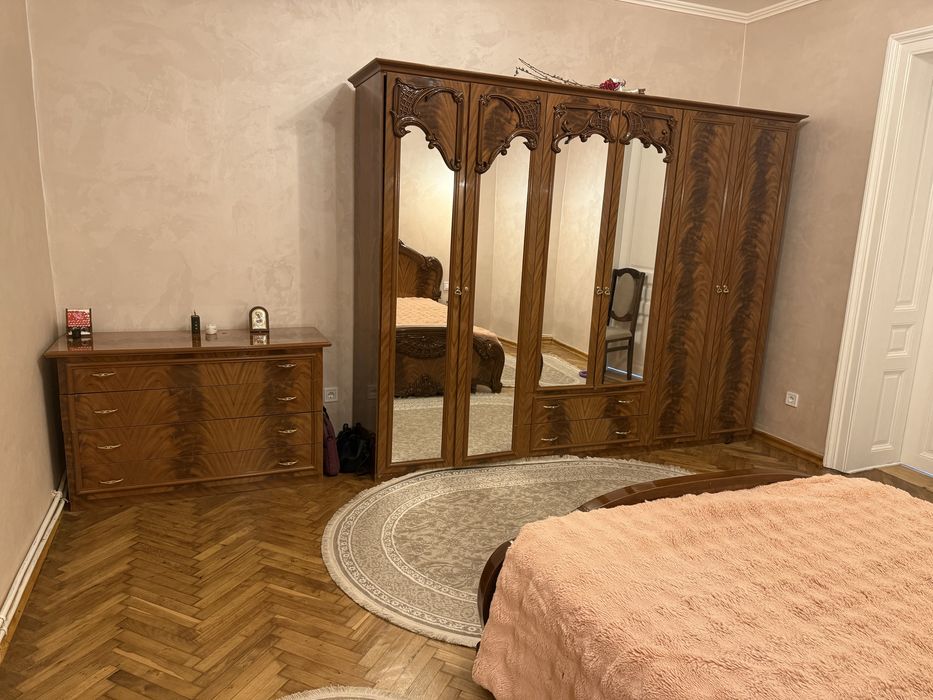 Спальня Б/У повний комплект в гарному стані