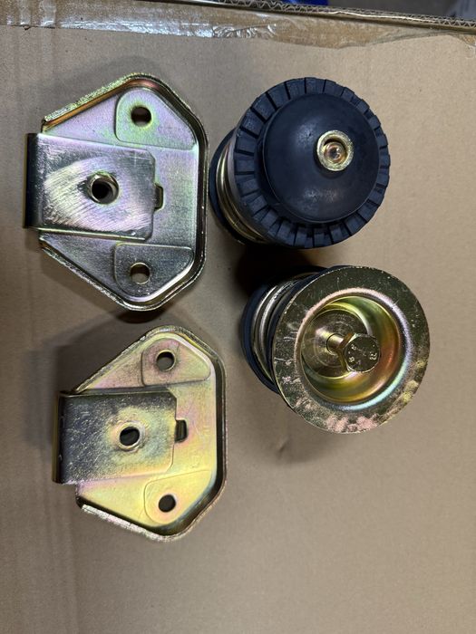 Sprezyna silnika wraz z mocowaniem fiat 126p\500