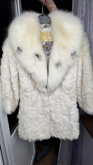 Натуральна шубка із кози, комір песець