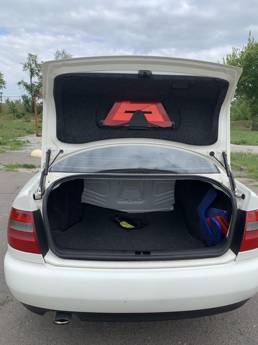 Продам Aуди А-4 1999