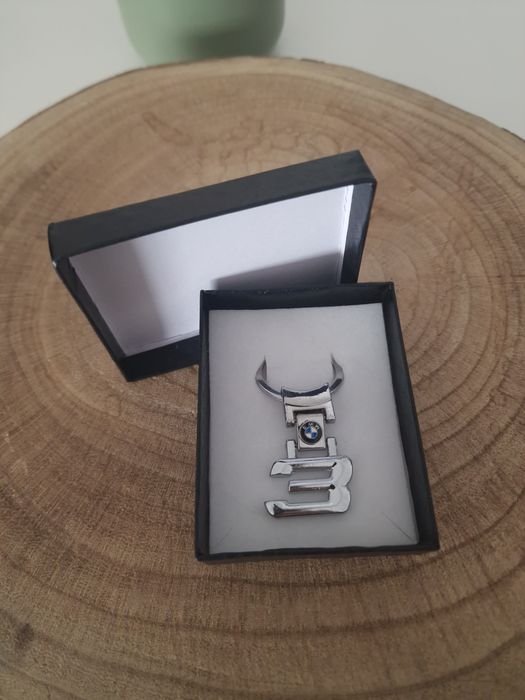 Porta chaves bmw serie 1 , 3 , 5 , 6 , 7 , X novos logo cinza cromado