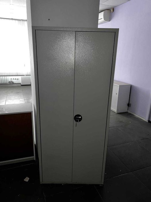 Нова металева шафа з ключем 180*75*40см.