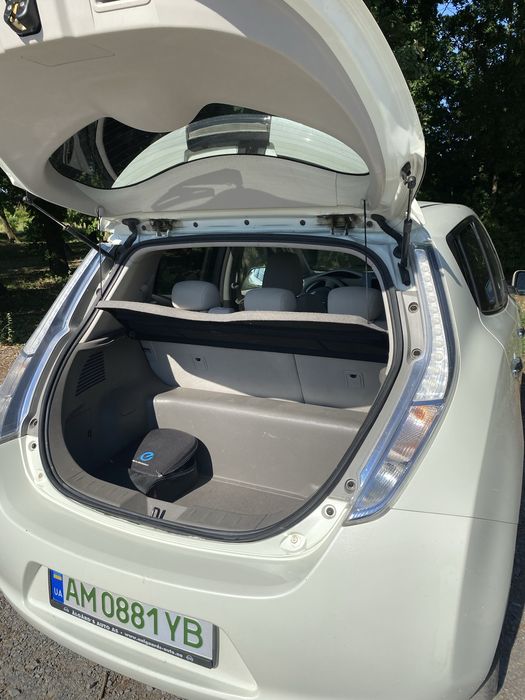 NISSAN LEAF 2012 рік