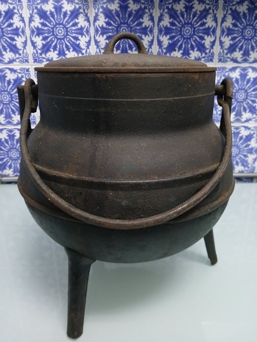 Panelas de ferro + trempe .