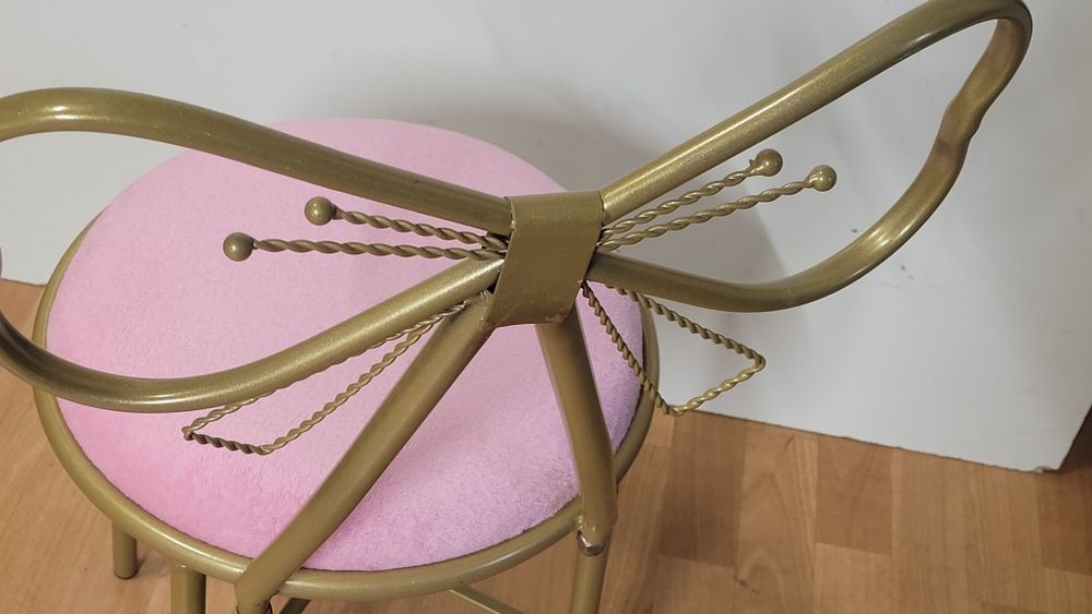 Krzesło metalowe złote z kokardą do toaletki glamour różowe