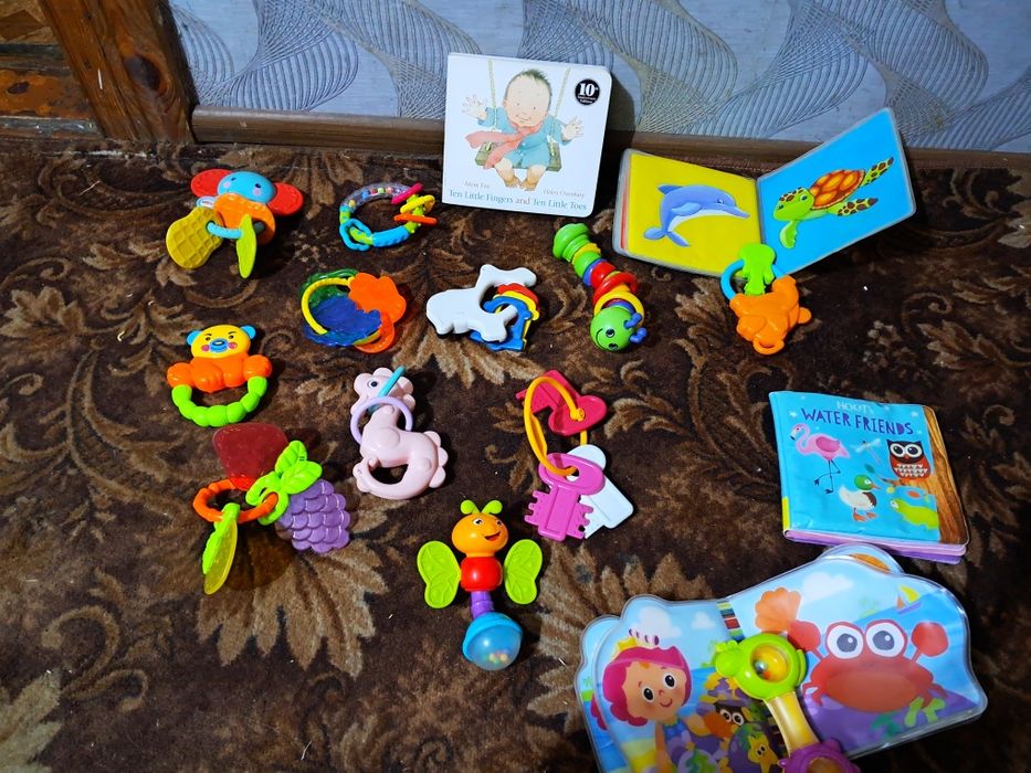 Погремушки для діток і інше