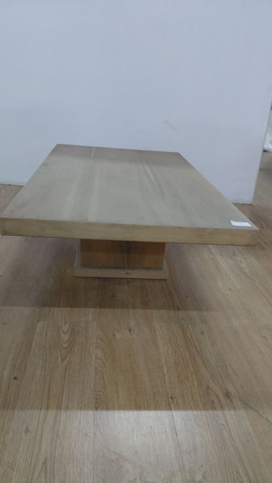 Mesas de  centro variadas (envernizadas e em bruto) a partir de 30 euros