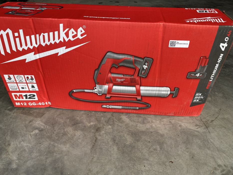 Bomba de Lubrificação Sub-Compacta Milwaukee M12GG-401B
