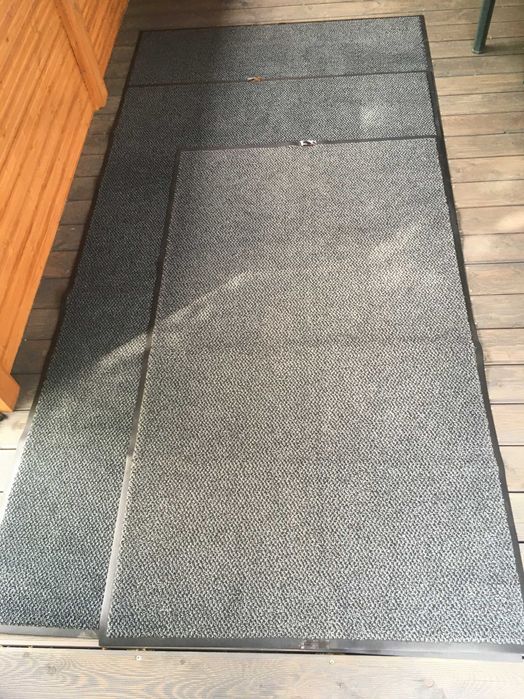 Wycieraczki pod drzwi. Maty wejściowe.