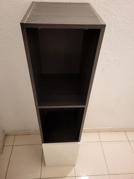 Móvel tipo estante.