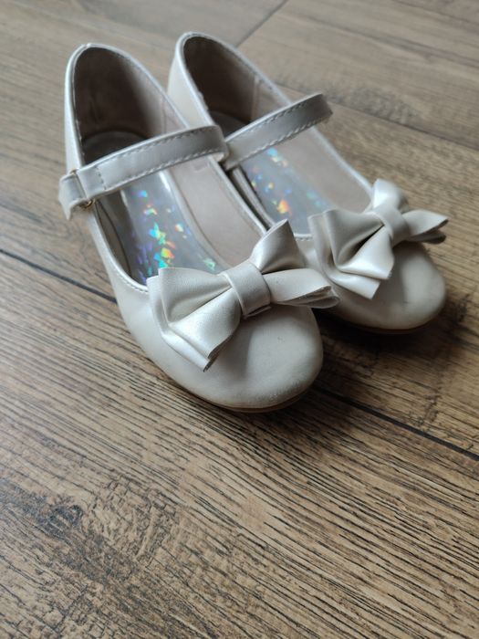 Buty z kokardą ecru 27