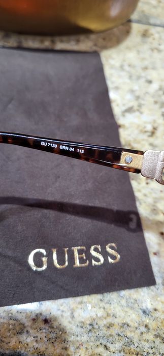 Guess oryginalne okulary przeciwsłoneczne kultowe unikat zlote etui