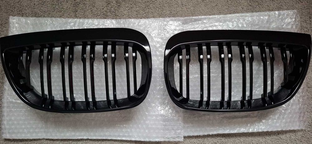 Grelhas BMW Série 1 - tipo M2 - preto brilhante novas.