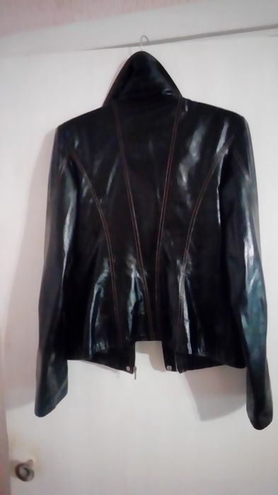 Продам фирменную  курточку из натуральной  кожи (лайка) за 800 грн