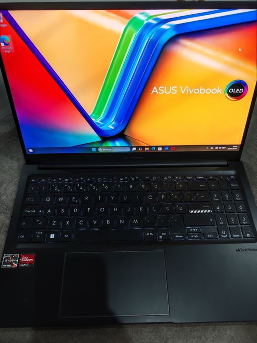 ASUS Vivobook 15 OLED | Ryzen 7 (8 Cores) | 16GB RAM | 512GB SSD |
