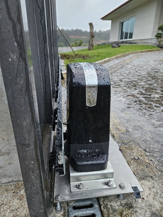 Eletricista, Instalação de motores Portões automatismos