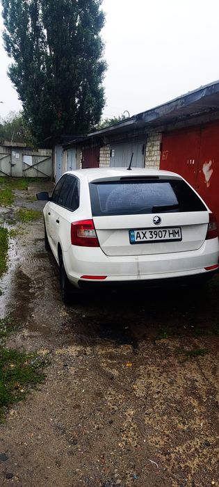 Шкода спейсбек рапид универсал.