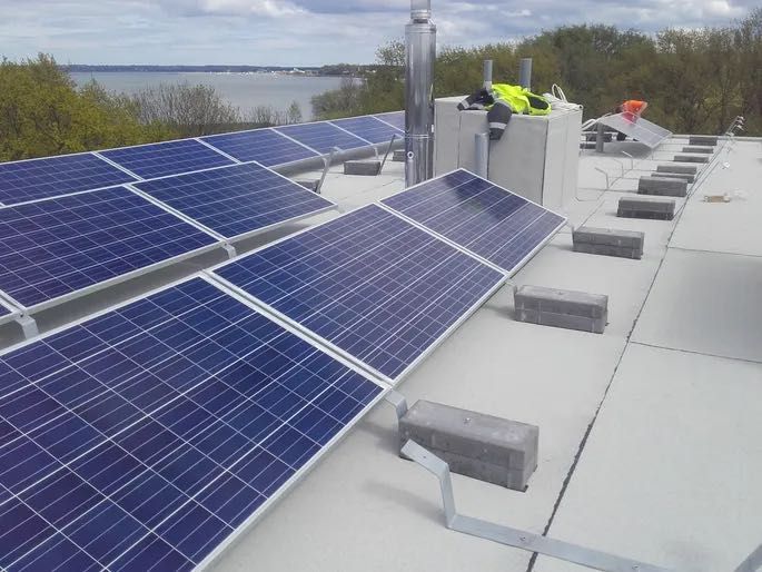 Монтаж сонячних панелей, встановити сонячні панелі инвертор Deye