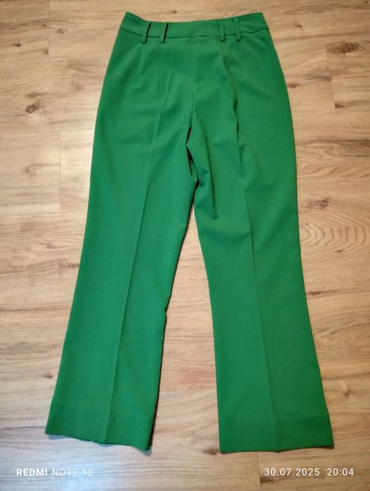 Zielone , eleganckie spodnie Bershka r. 36 bdb. stan + gratis