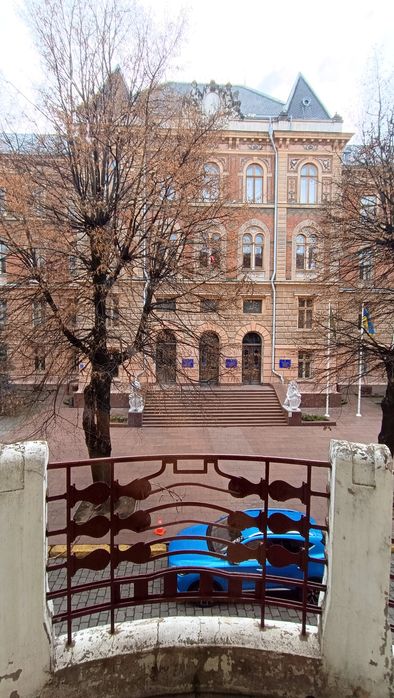 Продається 4 км квартира ( 132,3м.) навпроти облдержадміністрації