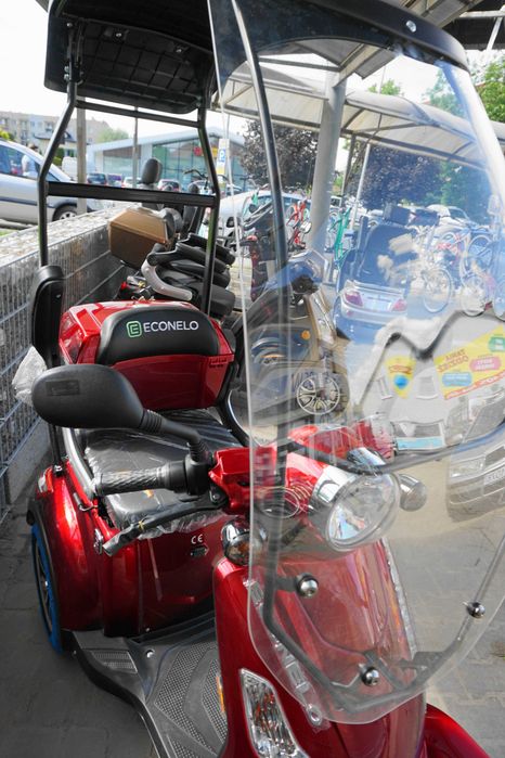 Pojazd wózek skuter elektryczny inwalidzki zadaszony