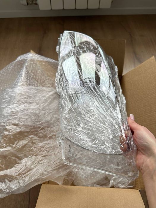 Продам НОВІ стекла фар БМВ е 46 Рестайлінг. ЦІНА ЗА ПАРУ 1500 грн