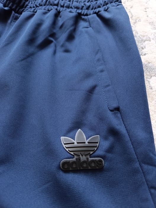 Чоловічий спортивний костюм