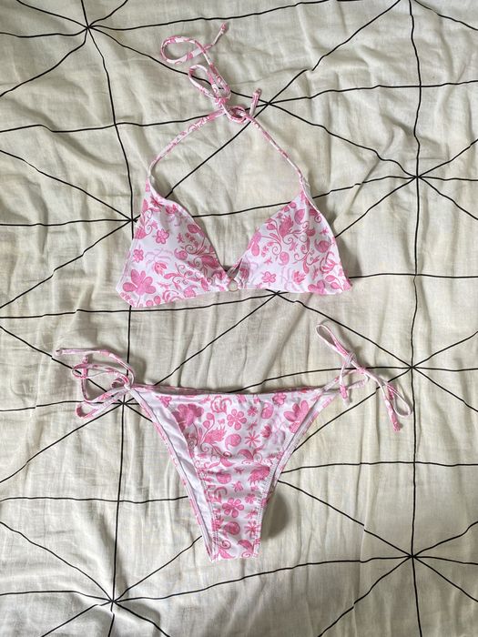 Piekny jasny dwuczesciowy kostium kapielowy