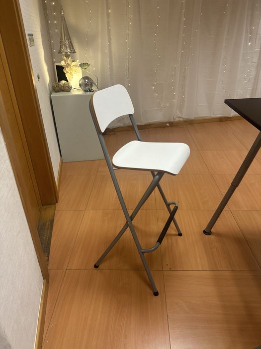 Mesa alta ajustavel com 4 cadeiras 160 x 80