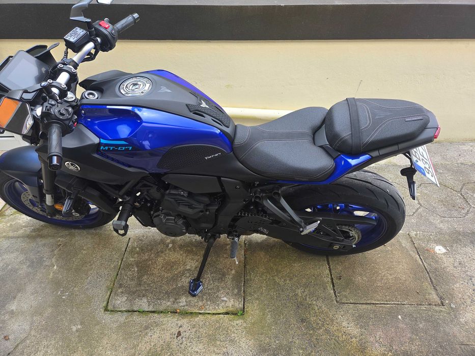 Yamaha MT-07 Y-AMT (Aut.) 10/2025 – Full Extras Originais + 2 Capacetes SHOEI – São Miguel