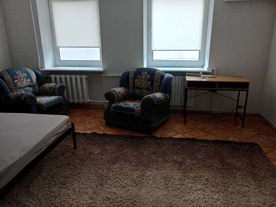 Продам килим в гарному стані