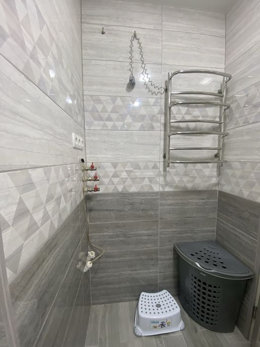 Продам 4 квартиру, пр. Л. Свободы 39, м. « Победа»