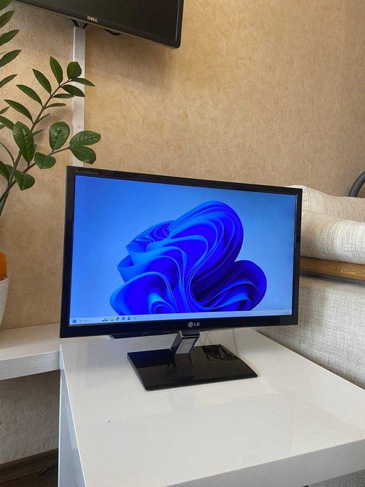 Монітор LG E2360V-PN 23" — стильний FullHD монітор у чудовому стані