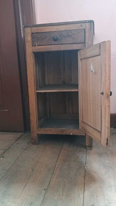 Mesas de Cabeceira Antigas