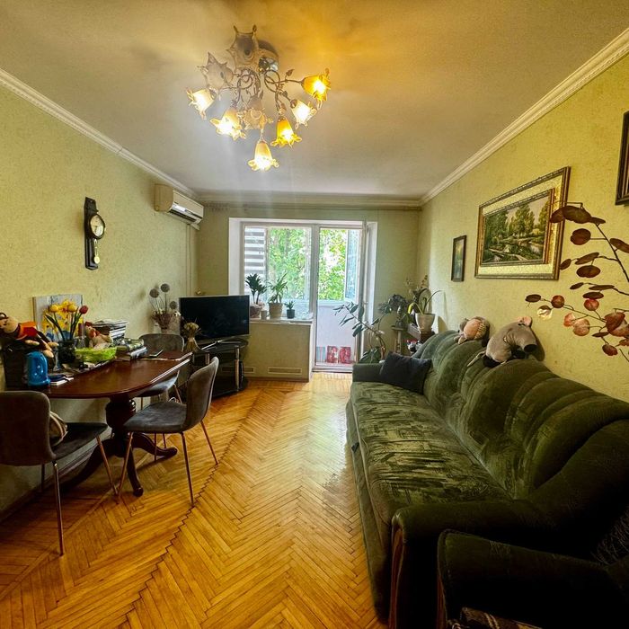 Продам отличную 3х ком квартиру метро Бот сад!